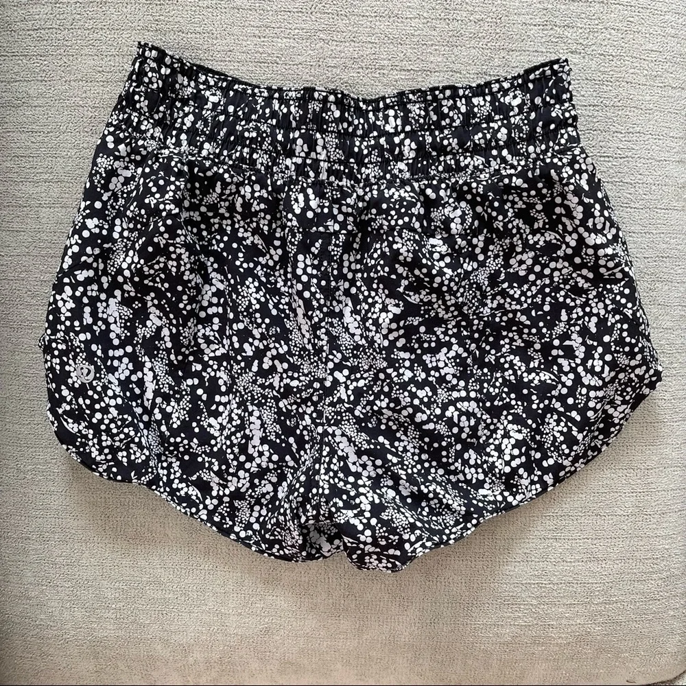 lululemon Choose A Side Short in black and white 🤍 - Picture 2 of 4